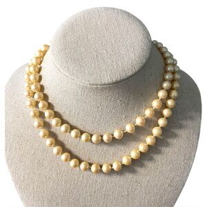Vintage Faux Pearl Womens Necklace Beige Elegant Timeless Costume Jewelry